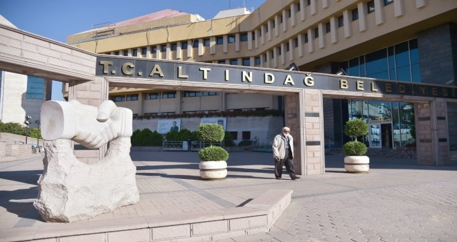 Altındağ Belediyesi Önüne Anlamlı Heykel