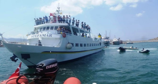 Ege Denizinde Arızalanan Yunan Feribotu 168 Yolcusuyla Birlikte Kurtarıldı