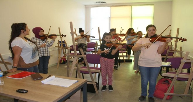 Sarıgöl Gençlik Merkezinde Kurslar Başladı