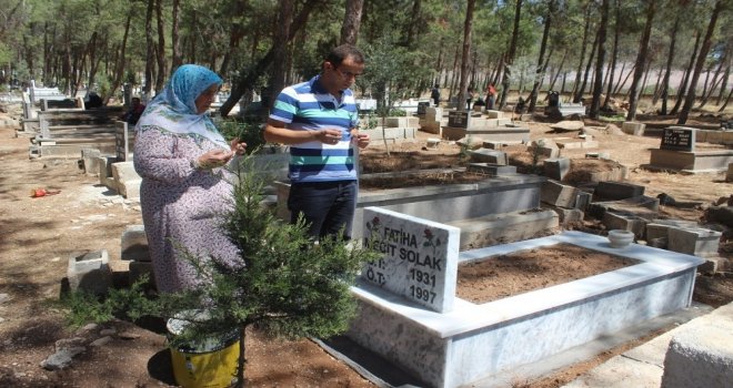 Çocuklardan Şehit Mezarlarına Anlamlı Ziyaret