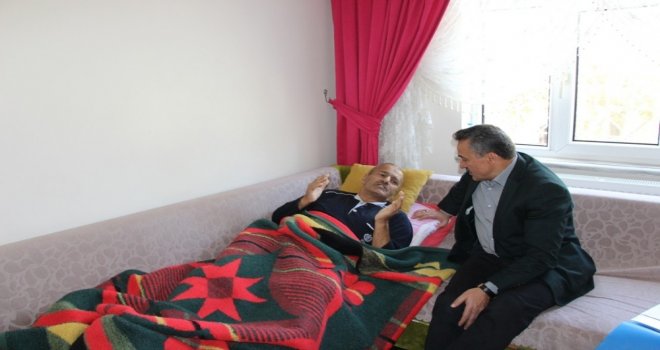 Başkan Tutal, Hastaları Evinde Ziyaret Etmeyi Sürdürüyor