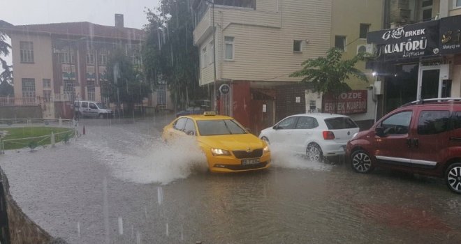 Tekirdağda Şiddetli Yağmur Sokakları Göle Çevirdi