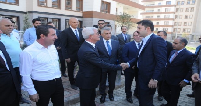 Çevre Ve Şehircilik Bakanı Murat Kurum, Parktaki Çocuklarla Sohbet Etti
