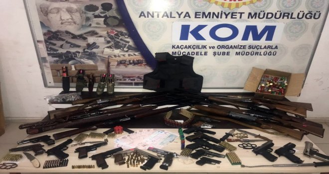 Antalya Merkezli Dört İlde Yapılan Eş Zamanlı Operasyonla Organize Suç Örgütü Çökertildi