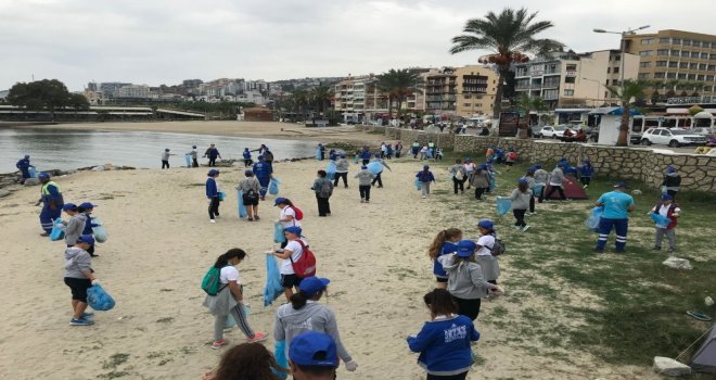 Gönüllü Gençler Çevre Temizliği Yaptı