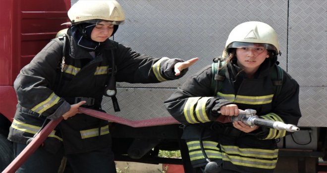 Kadın İtfaiyecilerden Aksiyon Filmlerini Aratmayan Tatbikat