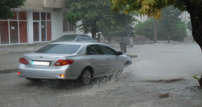 Yağmur Hayatı Felç Etti