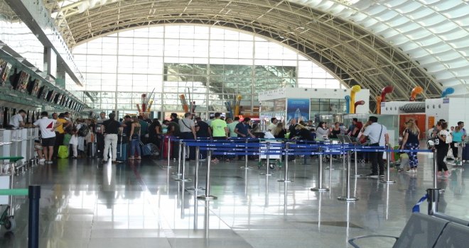 Havalimanlarındaki Yolcu Sayısında Artış Var