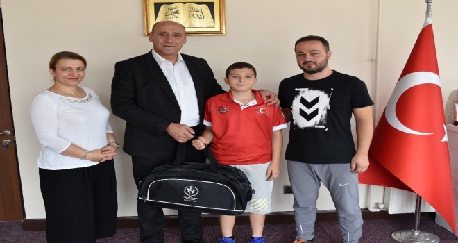 10 Yaşındaki Mehmet Efenin Gözü Türkiye Ve Dünya Şampiyonluklarında
