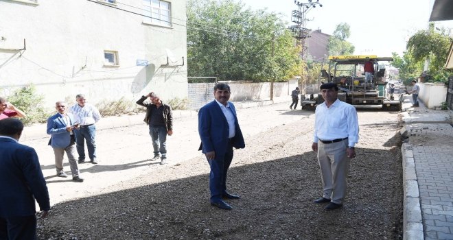 Muş Belediyesinden Yeşilyurt Mahallesinde Asfalt Çalışması