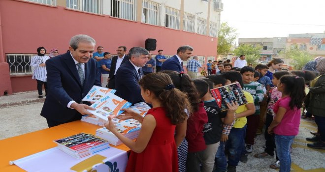 Belediyeden Öğrencilere Kitap