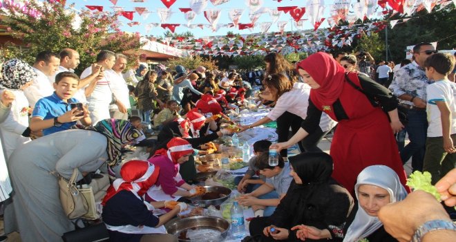 Şanlıurfada 300 Kişi Aynı Anda Çiğköfte Yoğurdu