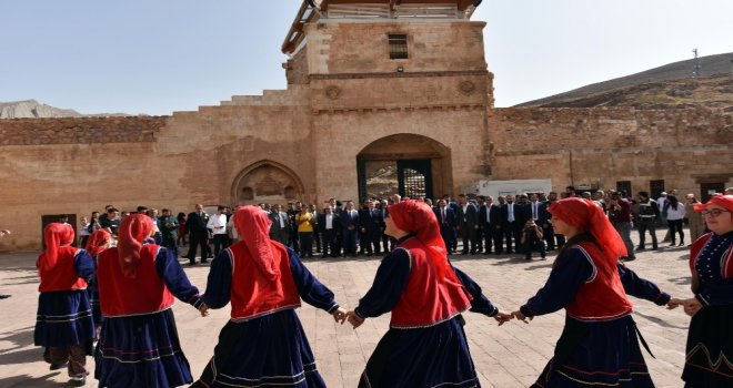 Bakan Ersoy: Doğu Ve Güneydoğuya Turizmde Pozitif Ayrımcılık Sağlanması Lazım