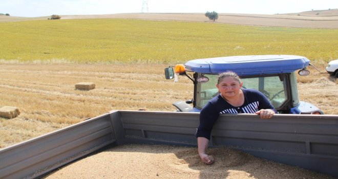 Eşini Kaybetti Mücadeleden Yılmadı Azmiyle Köylü Kadınlara Örnek Oldu