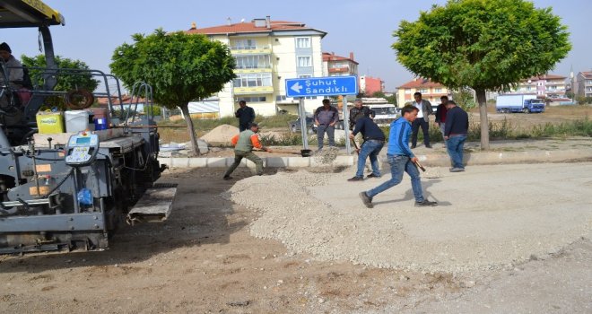 Şuhutta Sıcak Asfalt Çalışmaları Sürüyor