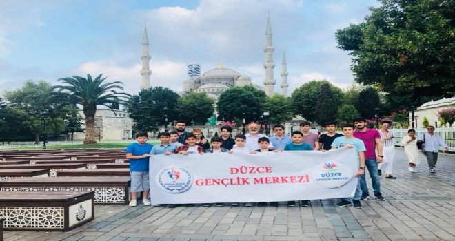 Gençler Sabah Namazında