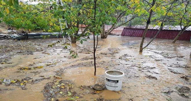 Bolvadinde Aniden Bastıran Yağmur Ve Dolu Korkuttu