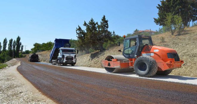 KORKUTELİ YUKARI KARAMAN YOLU YENİLENİYOR