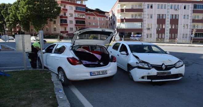 Malatyada İki Otomobil Çarpıştı: 1 Yaralı