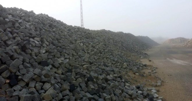 Akşehirde Sökülen Granit Taşlar Tarihi Sokaklarda Değerlendiriliyor