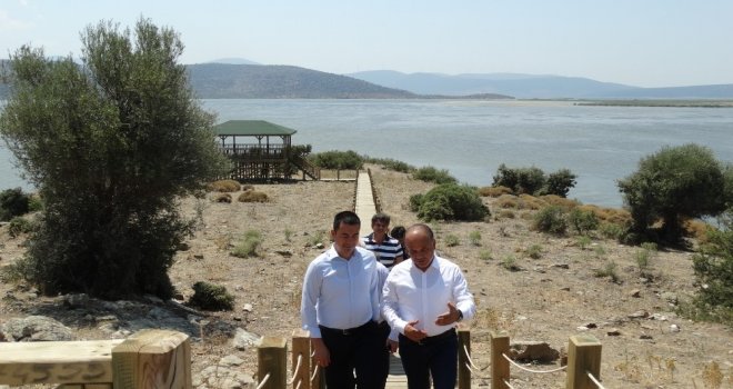 Bafa Gölü Tabiat Parkı Ziyaretçilerini Büyülüyor