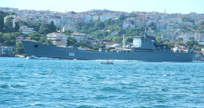 Rus Savaş Gemisi ‘Orsk İstanbul Boğazından Geçti