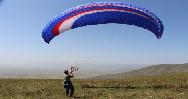 Festival Kapsamında Paraşüt Gösterisi