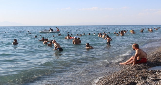 Başkan Özgökçe Engellilerle Yüzdü