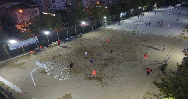 Plaj Futbolu Turnuvaları Renkli Görüntülere Sahne Oluyor