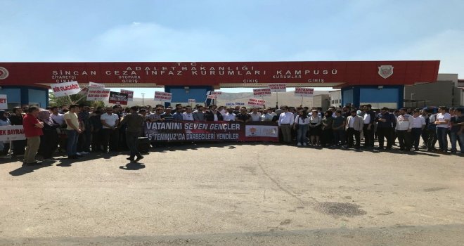 Ak Parti Ankara Gençlik Kolları Sincan Adliyesi Önünde Toplandı