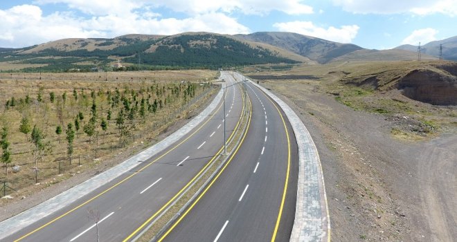 Büyükşehir Güvenli Ve Konforlu Bir Ulaşım Ağı İçin Yol Yapıyor