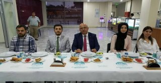 Başkan Çoban Ak Parti Gençlik Kollarının Toplantısına Katıldı