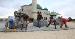Erdemlide Cami Bahçelerine Düzenleme