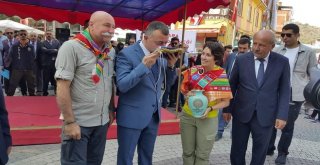 Domaniçten Teslim Alınan Sancak Ve Toprak Vali Büyükakına Teslim Edildi