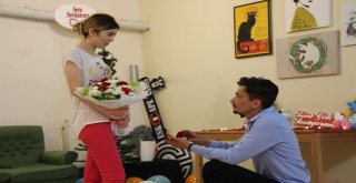 Kız Arkadaşına Hayatının Şokunu Yaşattı