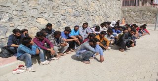 Başkalede  40 Kaçak Göçmen Yakalandı