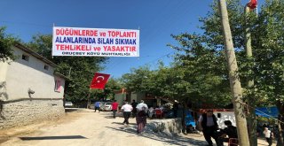 Köy Muhtarından Düğün Magandalarına Pankartlı Tepki