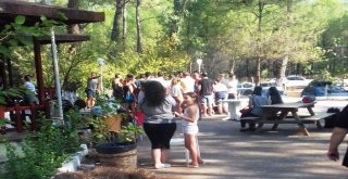 Akyakadaki Orman Kampına Giremeyince Geri Döndüler