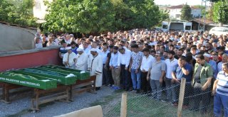 Denizde Boğulan Kardeşler Ve Kuzenine Gözyaşı