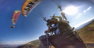 Havada Davul Zurna Çaldılar