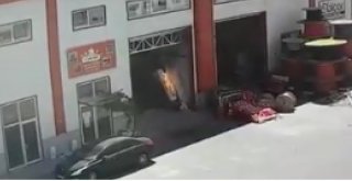 Kaynak Yaparken Sünger Deposunu Böyle Yaktılar