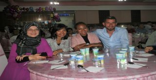 Endonez Geline Türk Usulü Düğün