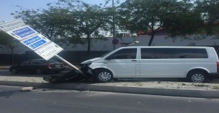 Ambulansa Yol Vermek İsterken Refüje Çıktı: 1İ Hamile Kadın 2 Yaralı