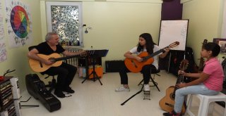Çorum Belediyesinden Klasik Gitar Kursu