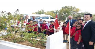 Öğrenciler,  15 Temmuz Şehidini Kabri Başında Andı