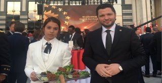 Külliyede Adıyaman Çiğköftesi