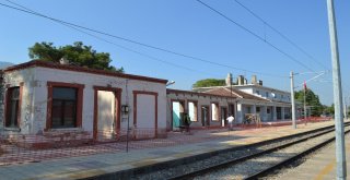 Kırkağaç Tren Garında Restorasyon Başladı
