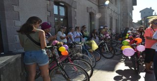 Kadınlar Bisikletleri İle Egzoz Gazına Dur Dedi