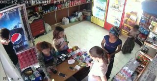 Küçük Hırsızlar Kameraya Yakalandı