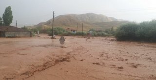 Çorumdaki Aşırı Yağışlar Ulaşımı Adeta Felç Etti